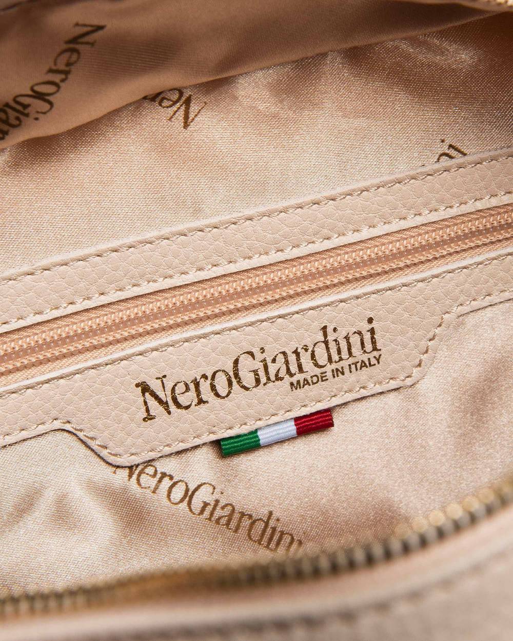 NeroGiardini Art. E443753D Presa