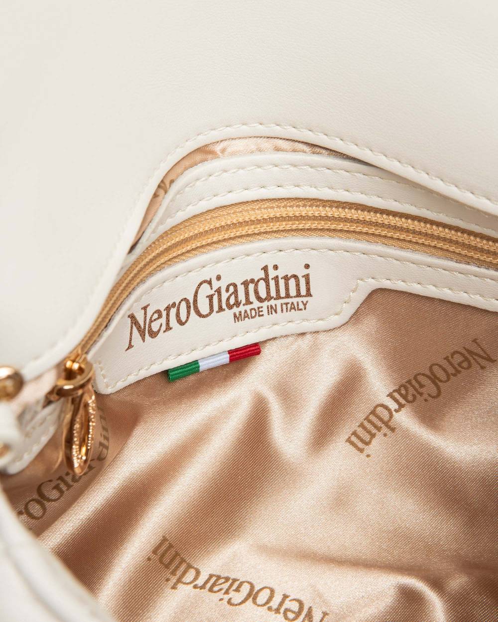 NeroGiardini Art. E443770D Negozio