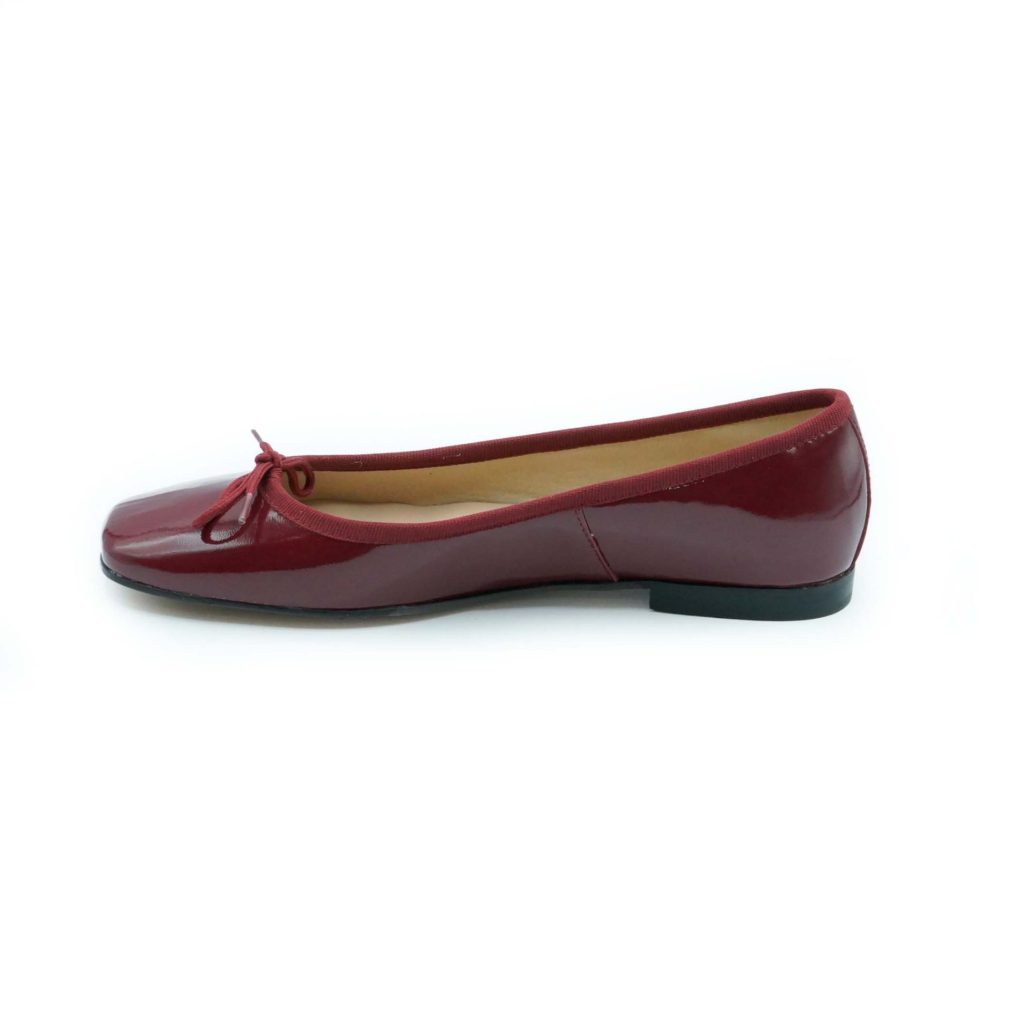 Lea Gu ballerina in vernice, fiocco frontale, punta quadrata, tacco 10mm 2025