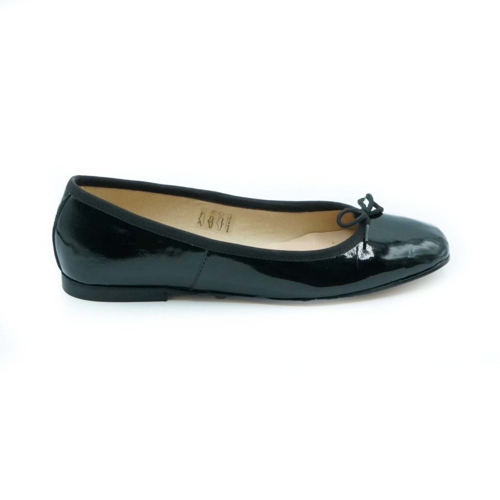 Lea Gu ballerina in vernice, fiocco frontale, punta quadrata, tacco 10mm 2025