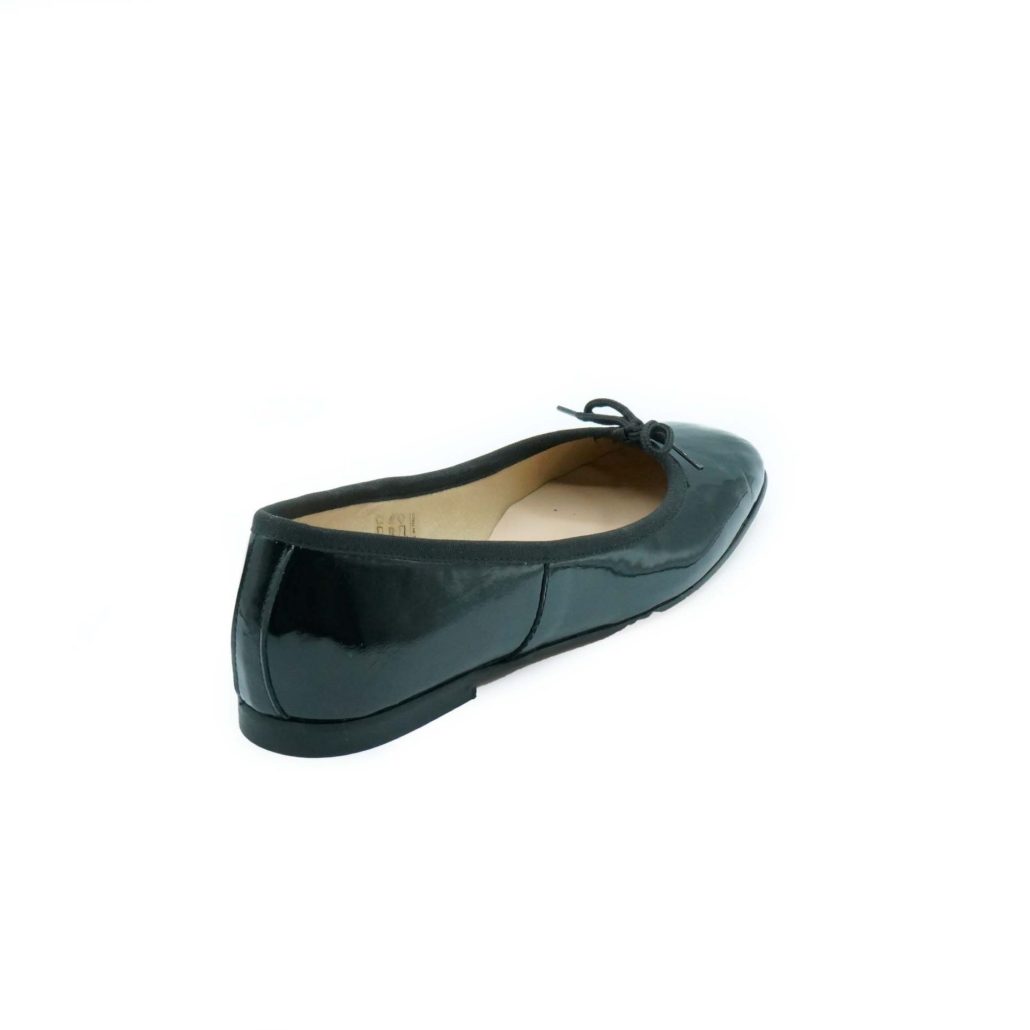 Lea Gu ballerina in vernice, fiocco frontale, punta quadrata, tacco 10mm 2025