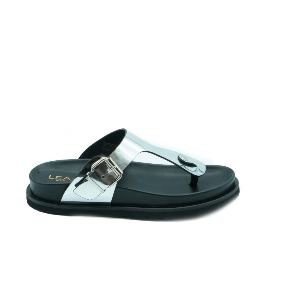 Lea Gu ciabattina in nappa laminata, doppia fibbia frontale, fondo gomma 40 mm