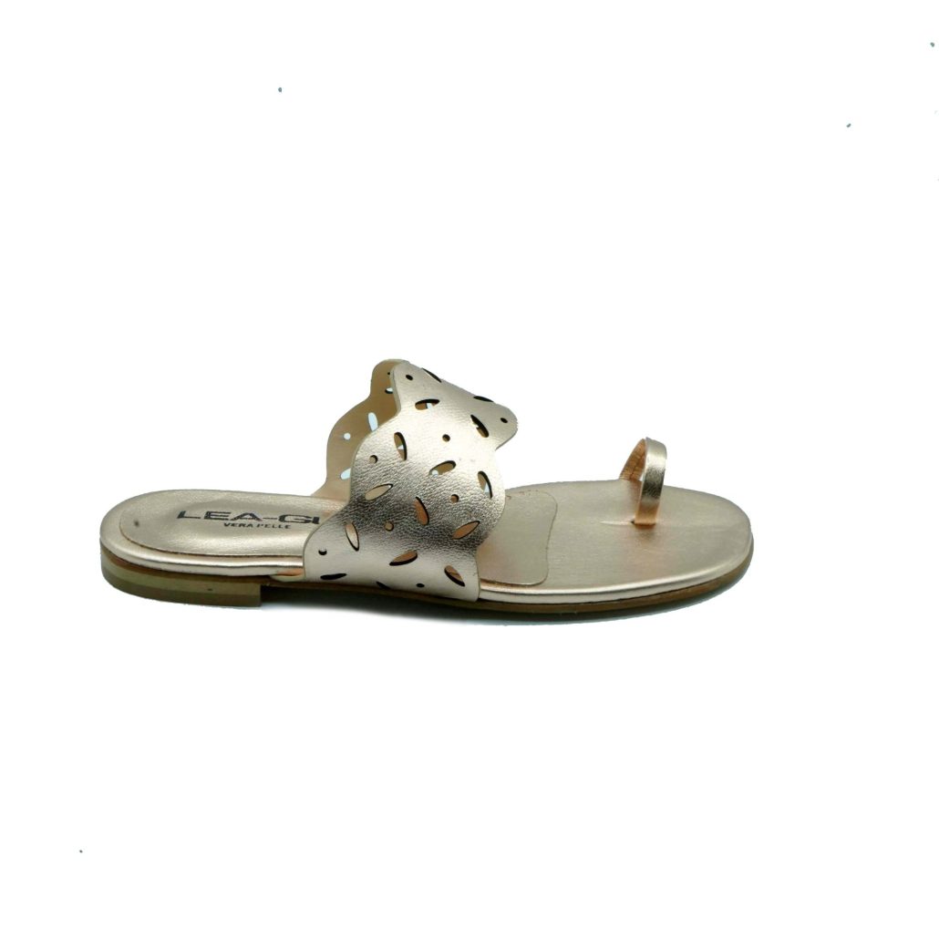 Lea Gu ciabattina infradito in nappa laminata, fascia frontale, tacco 10mm Offerta