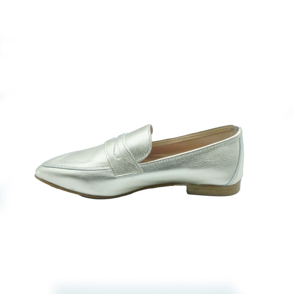 Lea Gu mocassino in nappa laminata, bocca di leone frontale, tacco 10mm Outlet