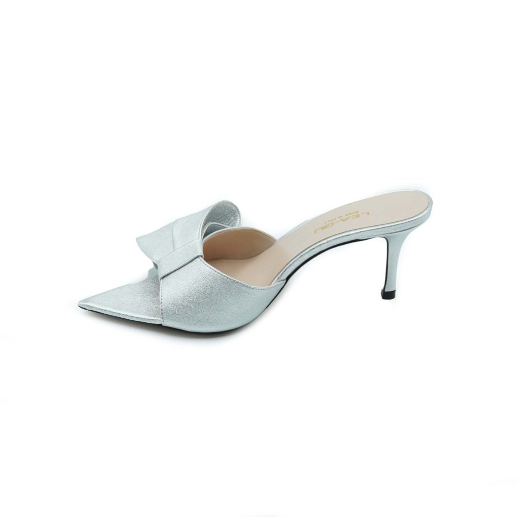 Lea Gu sandalo con tacco in nappa laminata, fascia e fiocco frontale, tacco 60mm Promozione