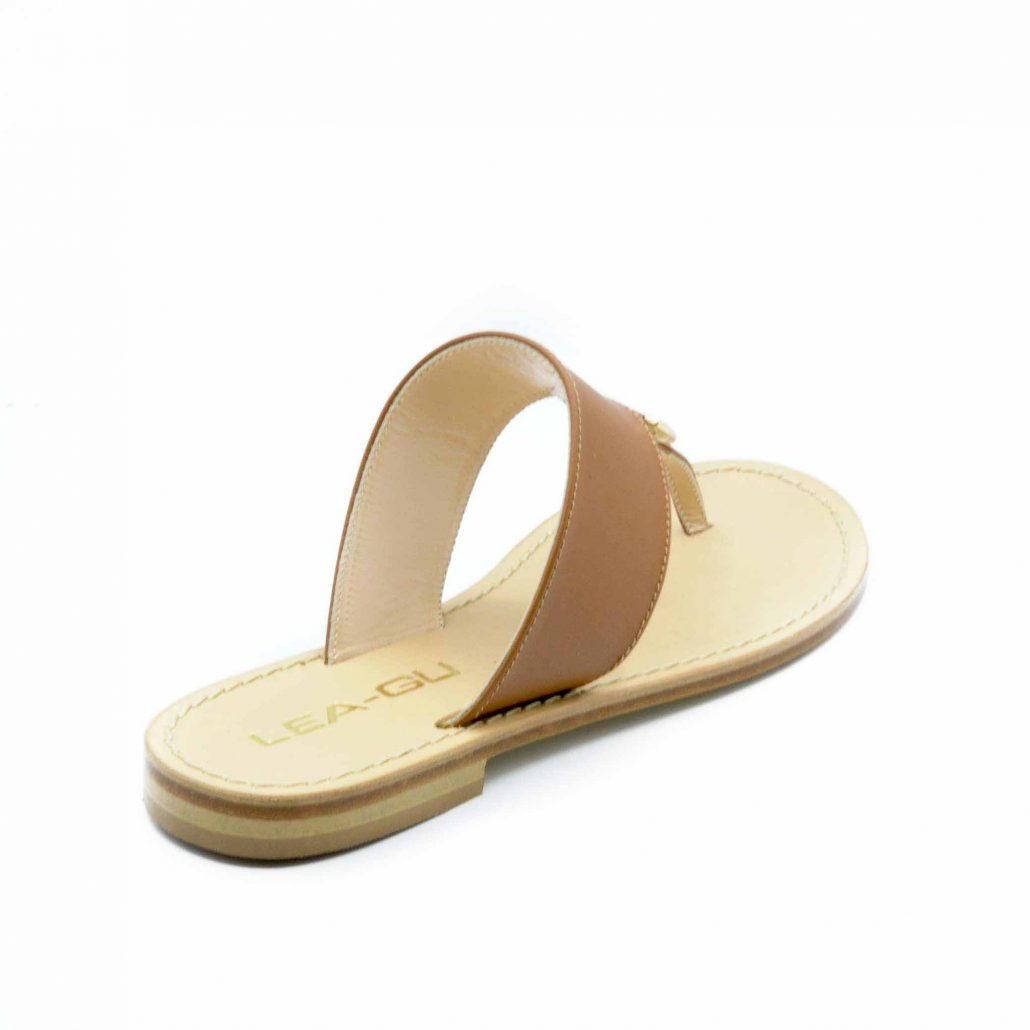 Lea Gu infradito in nappa, accessorio oro frontale, tacco 10 mm Sconto