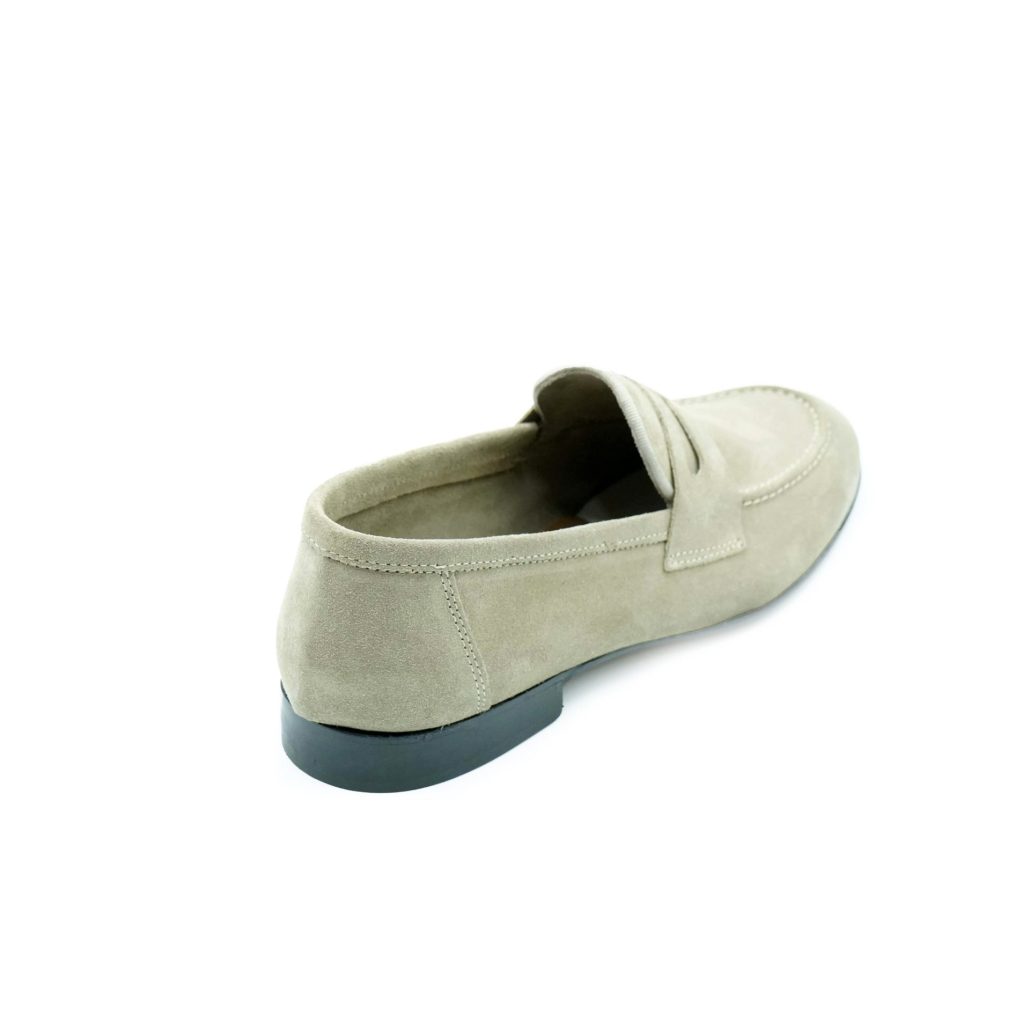 Lea Gu mocassino in camoscio, bocca di leone frontale, tacco 20mm Outlet