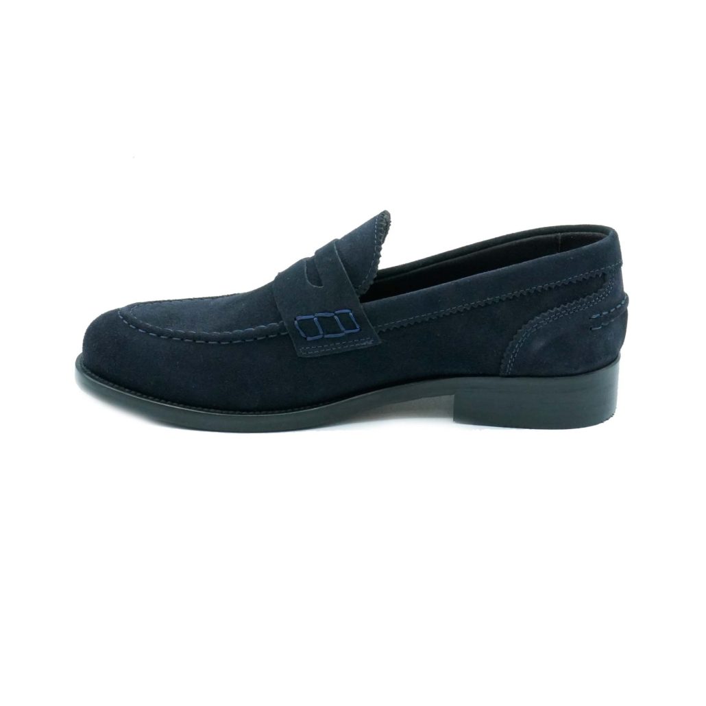 Lea Gu mocassino in camoscio, bocca di leone frontale, tacco 25mm In Vendita