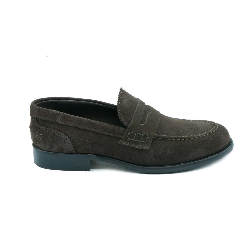 Lea Gu mocassino in camoscio, bocca di leone frontale, tacco 25mm In Vendita