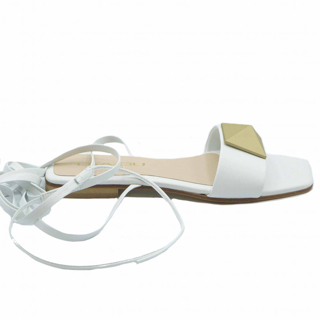 Lea Gu sandalo in nappa, fascia con piramide oro frontale, lacci in caviglia, tacco 20 mm Offerta Anniversario