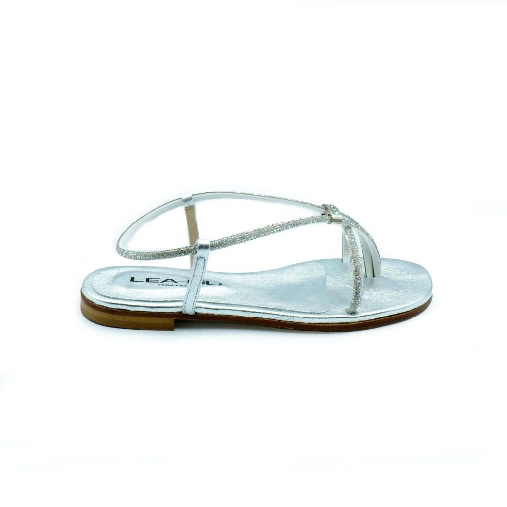Lea Gu sandalo in nappa laminata, strass frontali, tacco 10mm 2025