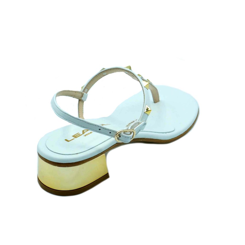 Lea Gu sandalo infradito in nappa, borchie frontali, allacciatura posteriore, tacco color oro 30mm Consegna Veloce