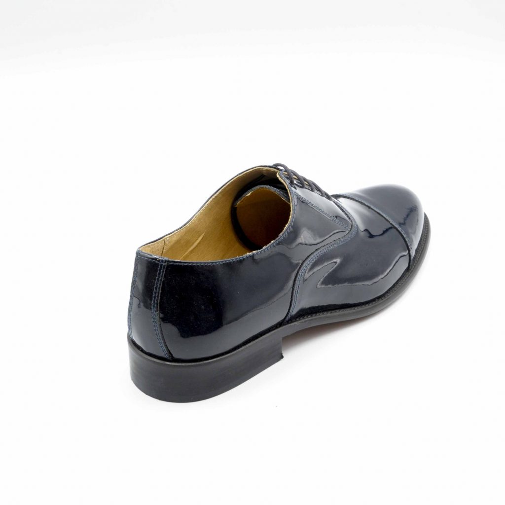 Lea Gu scarpa in vernice allacciatura frontale e taglio in punta, tacco 25 mm Hotsell