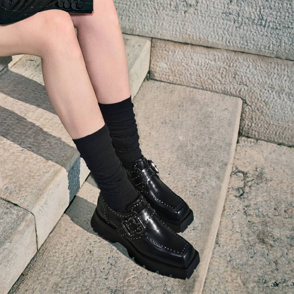 Laura Bellariva Scarpa old school con borchie In Linea