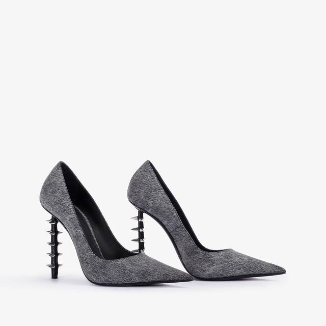 Le Silla Décolleté denim nera con borchie 2025