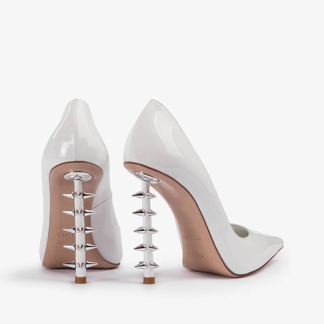 Le Silla Décolleté vernice bianca con borchie In Linea