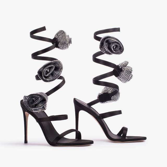 Le Silla Sandalo raso nero con rose in Cristalli argento Online
