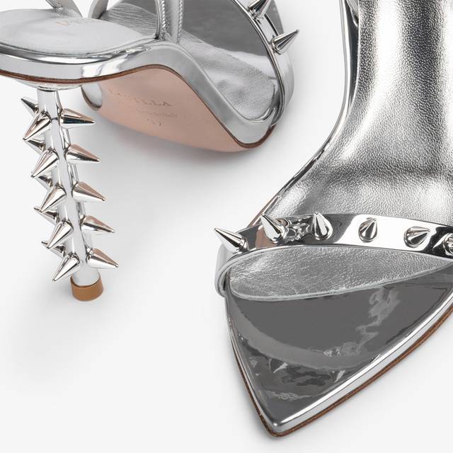 Le Silla Sandalo mule metallizzato argento con borchie Offerta