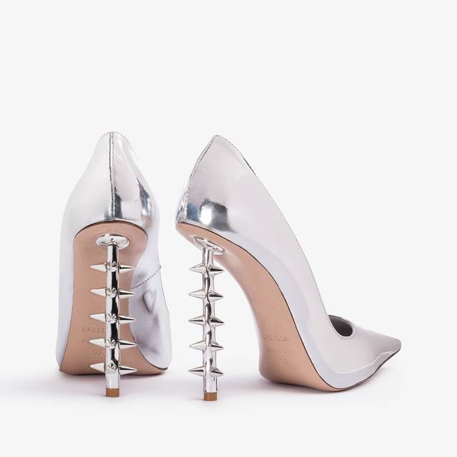 Le Silla Décolleté metallizzata argento con borchie Economico