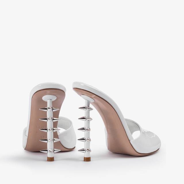 Le Silla Sandalo mule vernice bianco con borchie Offerta natalizia
