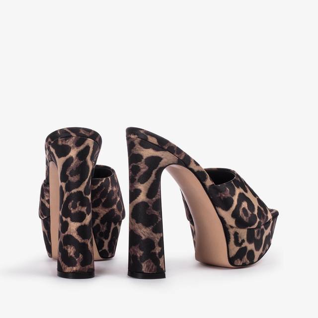 Le Silla Sandalo mule con plateau raso stampa leopardata Shopping Online