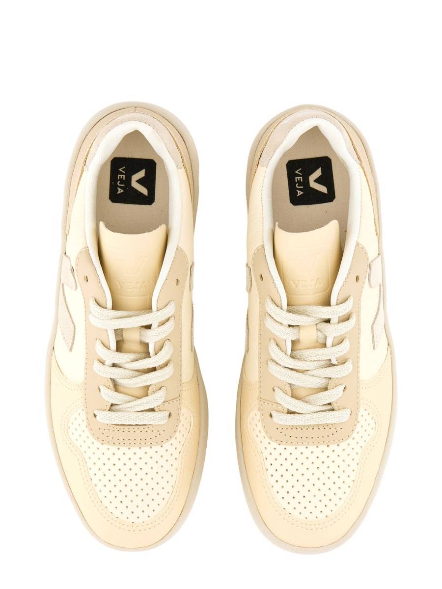 VEJA SNEAKER "V-10" IN PELLE Qualità