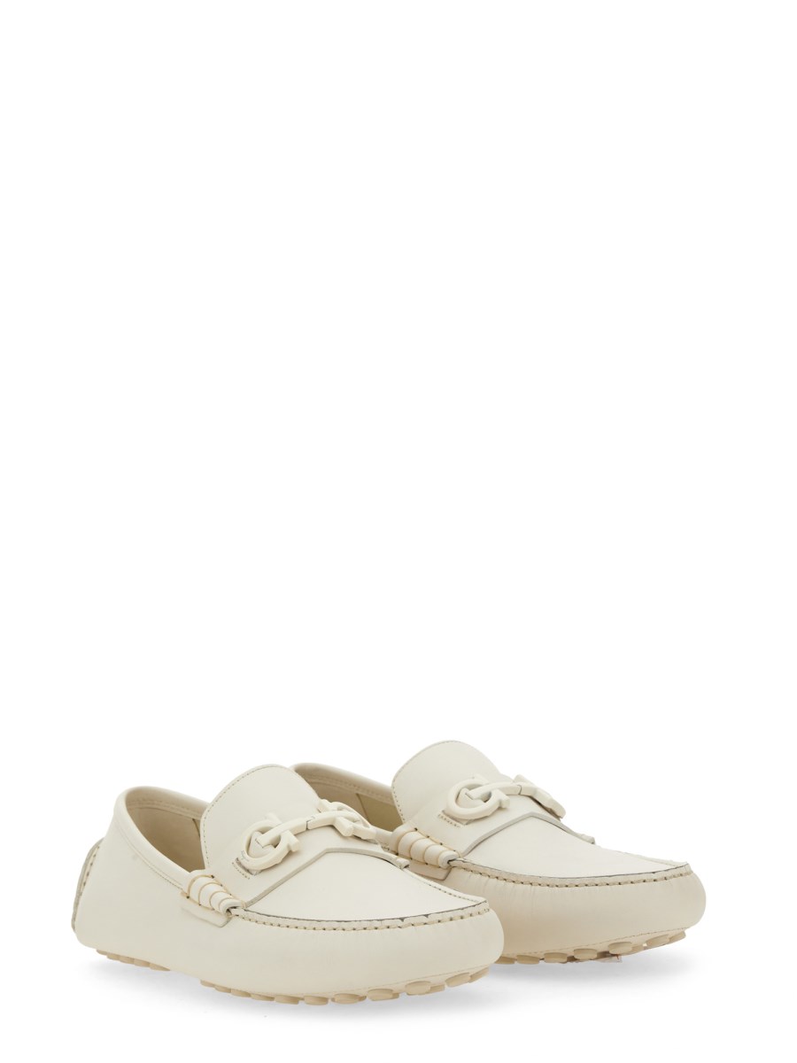 FERRAGAMO MOCASSINO CON ORNAMENTO GANCINI Sconto