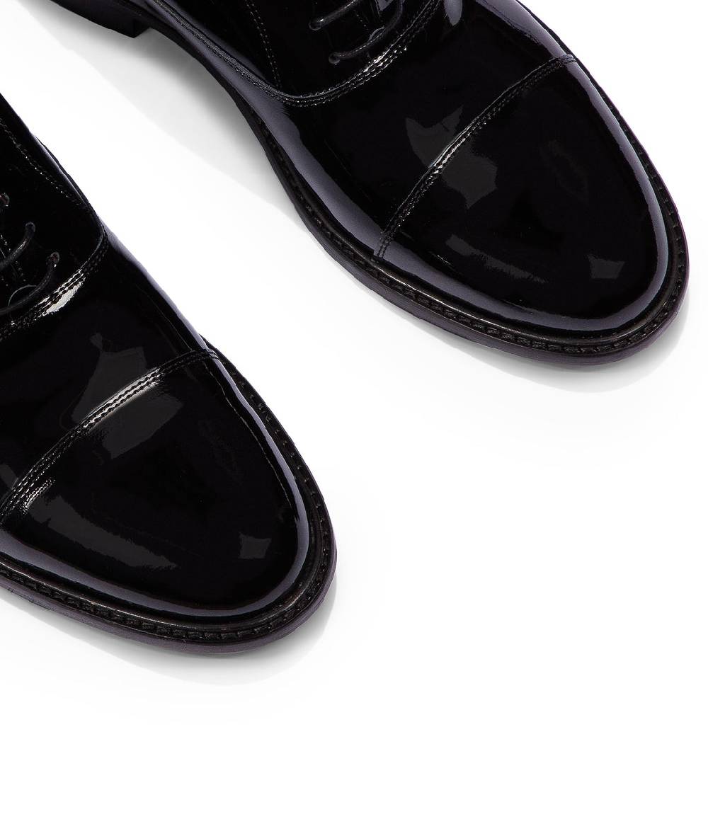 Loriblu Stringate oxford in vernice nera Vendita