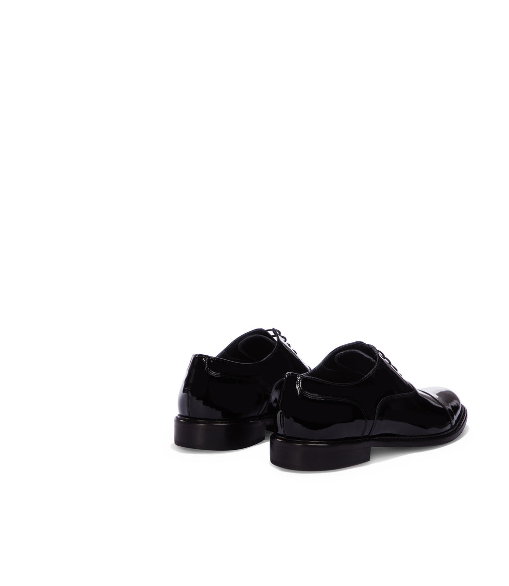 Loriblu Stringate oxford in vernice nera Vendita