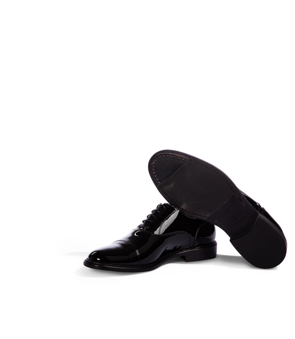 Loriblu Stringate oxford in vernice nera Vendita