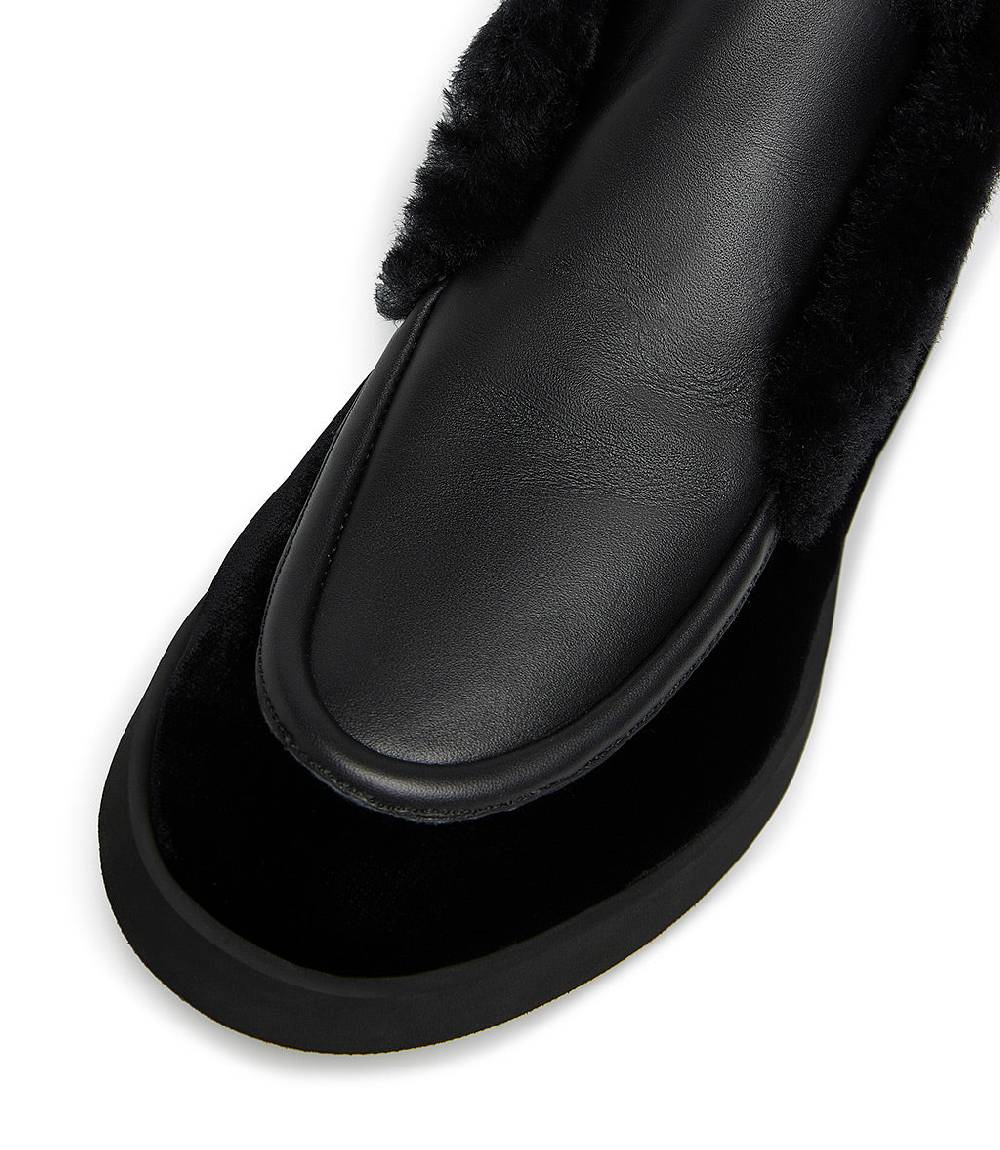 Loriblu Mocassini in camoscio e nappa nera con fodera shearling 2025