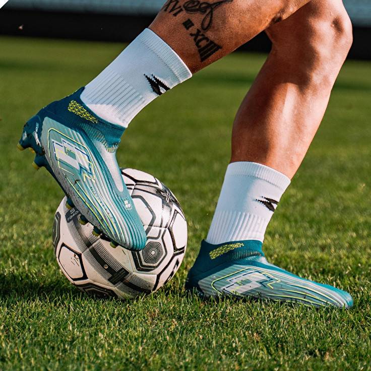 Lotto SOLISTA 100 VII GRAVITY FG Promozione Limitata
