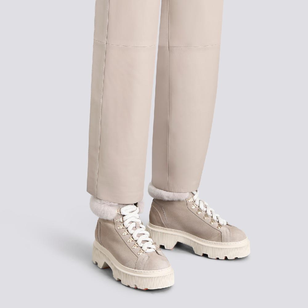 Santoni Scarponcino da montagna con pelliccia da donna in suede tortora In Vendita