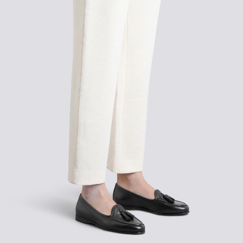 Santoni Mocassino Andrea con nappe da donna in pelle nera Pezzi Unici