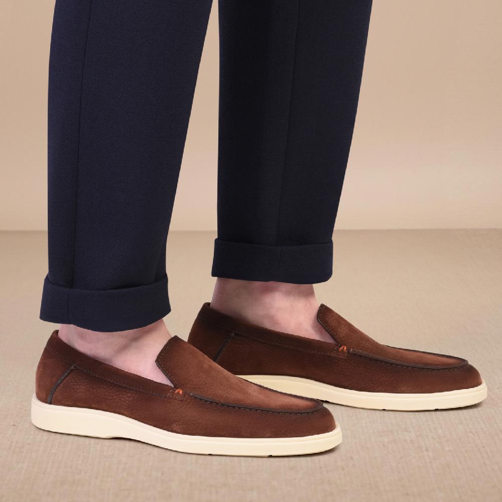 Santoni Mocassino da uomo in nabuk marrone In Linea